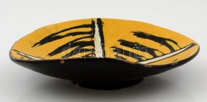 Gorka Lívia (1925-2011): Tigristál, mázas kerámia, jelzett, apró lepattanásokkal, 19×16,5 cm