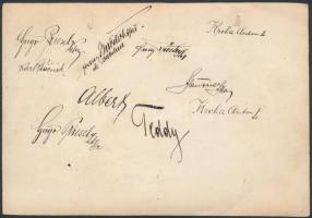 cca 1914-1918 Kártyázó katonák a körletben, hátoldalon aláírásokkal, 12x17 cm