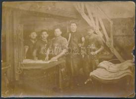 cca 1920 Bőrgyári munkások, Ábrahám É. fényképész pecséttel jelzett fotója, szélén sérüléssel, 11,5x16 cm
