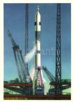 8 db MODERN motívumos képeslap: űrhajózás, szovjet űrhajósok / 8 MODERN motive postcards: astronauti...