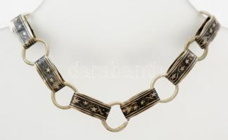 Niellós ezüst(Ag) karkötő, jelzés nélkül, pótolt, nem ezüst karikával, h: 20 cm / Silver bracelet with niello ornament, bruttó: 10,8 g