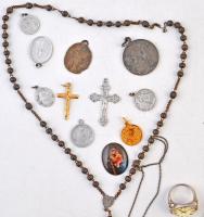 Kegytárgyak: 14 db medalion és rózsafüzér, valamint egy óraképes gyűrű