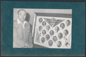 cca 1970-1980 Sebes Gusztáv az Aranycsapat 1954-es tablóképével, amatőr készítésű emléklap, 14x21 cm
