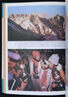 Messner, Reinhold: A cél: a Mount Everest. Bp., 1984, Gondolat (Világjárók 155.). Kartonált papírköt...