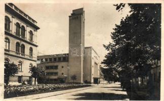 11 db RÉGI történelmi magyar városképes és motívumlap, vegyes minőség / 11 pre-1945 historical Hungarian town-view postcards and motive cards, mixed quality