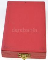 1954-1964. "Munka Érdemrend" arany fokozata, aranyozott, zománcozott Br kitüntetés mellsza...