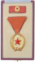 1954-1964. "Munka Érdemrend" arany fokozata, aranyozott, zománcozott Br kitüntetés mellsza...