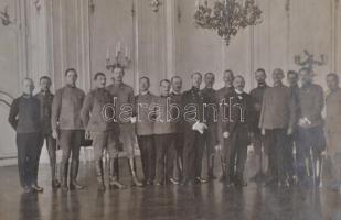 cca 1925 Kitüntetésre váró katonák csoportja a gödöllői királyi kastélyban 3 db fotó kartonon. Fotó ...