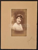 1919 Hölgy portréja, Goszleth István műterméből, aláírva, kartonra ragasztva, képméret: 19x11 cm, ka...