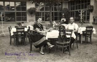 Perjámos, Periam; A. Gogolac étterme, kerthelyiség kutyával / restaurant garden with dog, photo (fa)