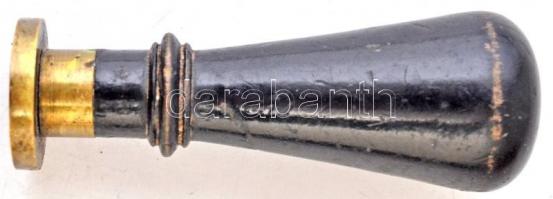 Réz pecsétnyomó nemesi címerrel, fa nyéllel, d: 3 cm, m: 9,5 cm