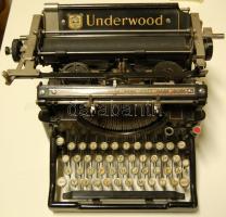 cca 1920 működőképes kiváló állapotú Underwood írógép magyar billentyűzettel