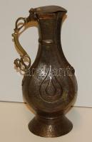 Díszes réz kancsó