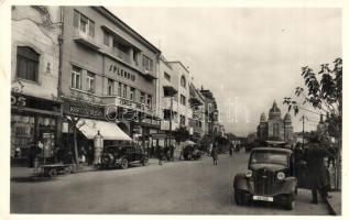 Marosvásárhely, Targu Mures; Fő tér, Splendid szálló, Kertész Rezső és Révész Béla üzlete / main square, hotel, shops, automobiles