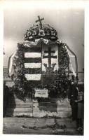 1940 Nagyvárad, Oradea; bevonulás emlékére virágokból készített magyar címer, Nemes János kertész / entry of the Hungarian troops, coat of arms made of flowers, photo