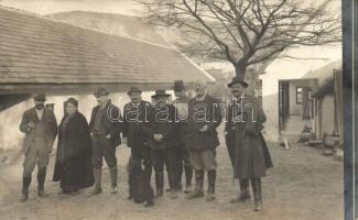 Budaörs, sváb társaság a Budapester Lloyd újsággal, photo