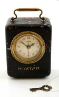 cca 1930 Magyar Országos Központi Takarékpénztár jelzett ébresztős utazóóra bőr borítással és persely, hozzávaló kulccsal. Működő, jó állapotban. / Vintage traveller watch and piggy bank 13x9 cm