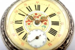 Ezüst fedeles zsebóra, nagyon szép, festett számlappal, másodperc mutatóval. Jól működő állapotban. ...