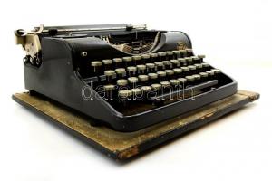 Olympia Simplex  írógép, dobozában, 32×34×14 cm