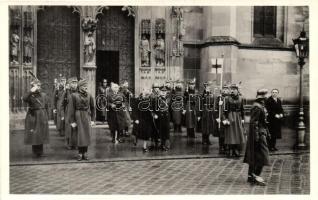 1938 Kassa, Kosice; bevonulás, darutollas tisztek, Horthy Miklós és Purgly Magdolna / entry of the Hungarian troops, Horthy, Purgly