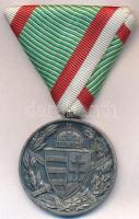 1929. "Magyar Háborús Emlékérem kardokkal, sisakkal" ezüstözött Br kitüntetés mellszalaggal, "BRONZ" fémjel peremen T:1-,2 Hungary 1929. "Hungarian Commemorative War Medal with swords and a helmet" silver plated Br decoration with ribbon, hallmark on edge C:AU,XF NMK 418