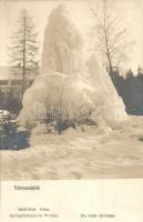 Tátraszéplak, Tatranska Polianka; befagyott szökőkút télen. Dr. Guhr felvétele / frozen fountain in winter