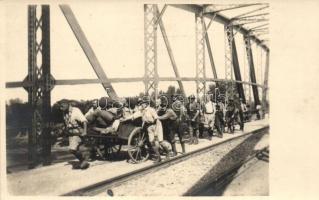 1922 Tiszafüred, cserkészek tábori felszereléseket szállítanak a vasúti hídon / Hungarian scout on railway bridge, photo