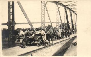 1922 Tiszafüred, cserkészek tábori felszereléseket szállítanak a vasúti hídon / Hungarian scout on railway bridge, photo