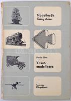 Petrik Ottó: Vasútmodellezés. (Járművek.) Modellezők könyvtára 4. Bp., 1969, Táncsics. Kiadói kartonált papírkötés, viseltes állapotban, a gerince hiányzik, a könyvtest egyben van, a borító kissé kopottas.