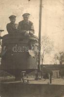 Csuka őrnaszád (monitor) folyamőrei a fedélzeti gyorstüzelő kabinban, Dunai Flottila / Donau-Flotille / Hungarian river guard ship, photo (EM)