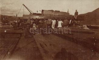 A Magyar Királyi Folyamőrség motorcsónakja szárazföldi szállításra előkészítve / Donau-Flotille / Hungarian river guard, motorboat prepared for land transportation, photo