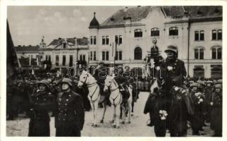 1938 Léva, Levice; bevonulás, lovaskatonák / entry of the Hungarian troops, cavalrymen, So. Stpl