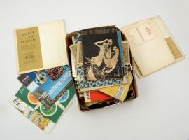cca 1900-1950 Kis doboznyi papírrégiség tétel, benne térképek, nyomtatványok.