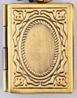 Kinyithatós rézszínű képtartós medál, réz láncon, h: 46 cm