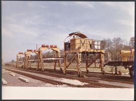 cca 1980 Ganz munkagép, 5 db fotó, hátulján feliratozva, 17,5×23,5 cm