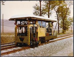 cca 1980 Ganz munkagép, 5 db fotó, hátulján feliratozva, 17,5×23,5 cm