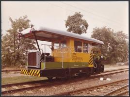 cca 1980 Ganz munkagép, 5 db fotó, hátulján feliratozva, 17,5×23,5 cm