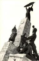 11 db MODERN magyar szocialista emlékmű / 11 modern Hungarian socialist monuments