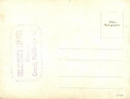 Budapest XXI. Csepel, Petőfi utca 57. Chlebovecz Kálmán szatócs üzlete, az üzlet előtt Chlebovecz, S...