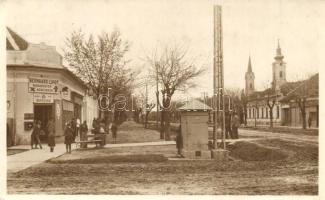 Zsablya, Zsabja, Zabalj; utcakép Bernhard Lipót vas és vegyeskereskedése és saját kiadása / street view with shop