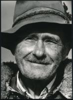 cca 1972 Zsigri Oszkár (1933-?): Birkapásztor, feliratozott vintage fotóművészeti alkotás, 23,5x17 cm