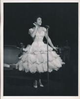 cca 1960 Eve Boswell (Boswell Éva), magyar származású, Dél-Afrikában élt énekesnőről készült 13 db v...