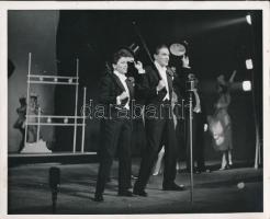 cca 1960 Eve Boswell (Boswell Éva), magyar származású, Dél-Afrikában élt énekesnőről készült 13 db v...