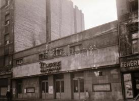 1973 Budapest, a Maros, a Dózsa és a Szabadság mozi külső, belső felvételei, 10 db szabadon felhaszn...