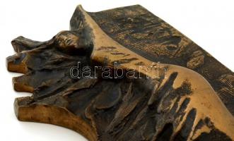 Veszprémi Imre (1932-2013): Női akt.  Bronz falikép, jelzett, 33×21 cm