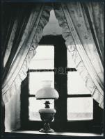 cca 1970 Kalocsai Rudolf: Petróleum lámpa, aláírt, vintage fotóművészeti alkotás, 24x18 cm