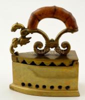 Madár fejű bronz vasaló, díszes fa fogóval, h:18 cm, m:22 cm