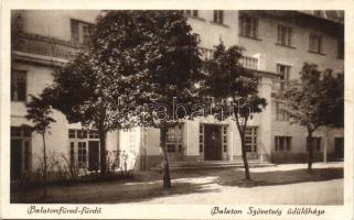 18 db főleg RÉGI magyar városképes lap, Balaton és környéke, vegyes minőség / 18 mostly pre-1945 Hun...