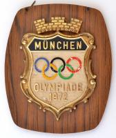 1972 Müncheni Olimpia nagyméretű jelvénye fa alapon. 17x14 cm