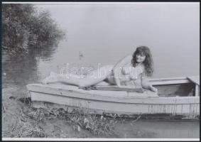 cca 1977 Látnivalók, 4 db szolidan erotikus fénykép, vintage negatívról készült mai nagyítások, 25x1...